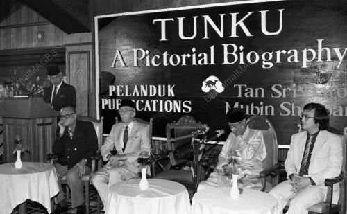 KL09_09102015_BIOGRAFI_TUNKU