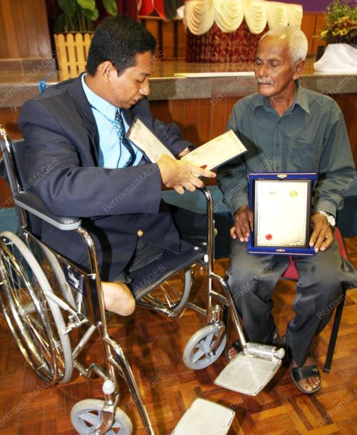 DZULKIFLI ABDUL RAZAK