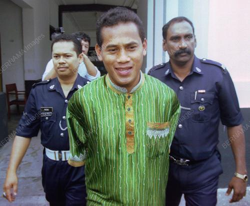 KL09_10042002_YA_COB_BERSALAH