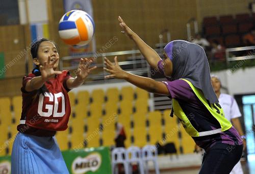 KL09_10042014_BOLA_JARING