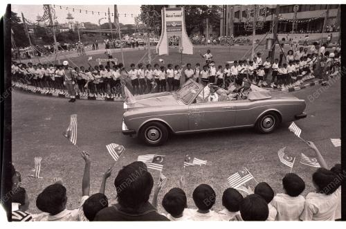 PERARAKAN KERETA DI RAJA