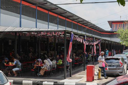 MENAIK TARAF PUSAT PENJAJA
