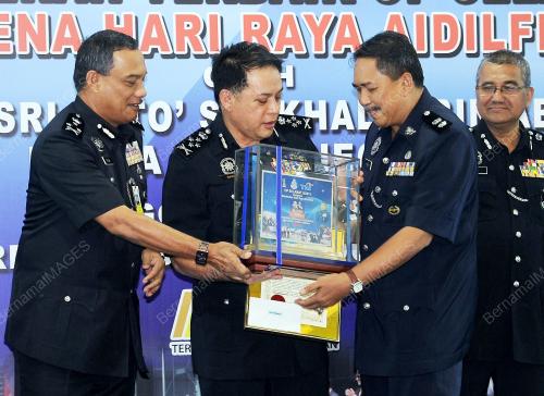 KL09_11082014_ANUGERAH