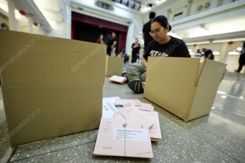 PROSES PENGASINGAN UNDI POS DARI LUAR NEGARA