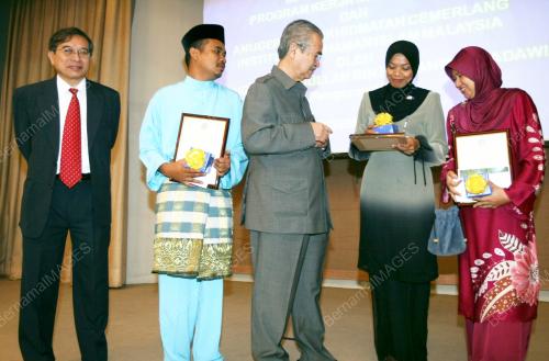 TUN ABDULLAH AHMAD BADAWI