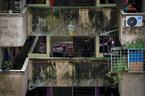 FLAT YANG DIHUNI TIDAK DIURUS DENGAN BAIK