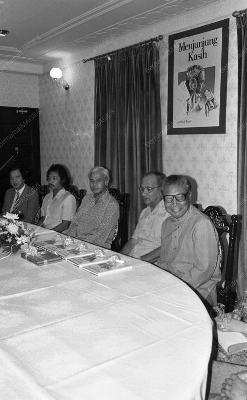KL09_13012015_LANCAR_BUKU