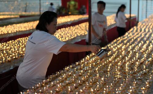 KL09_13052014_WESAK