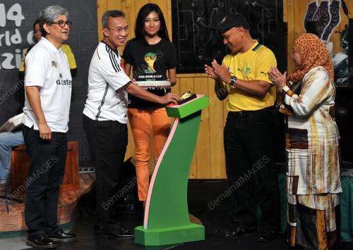 KL09_13062014_BOLA
