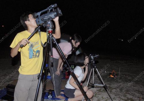 HUJAN METEOR