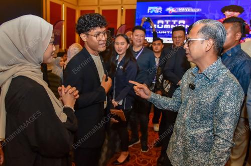 DATUK FAHMI FADZIL