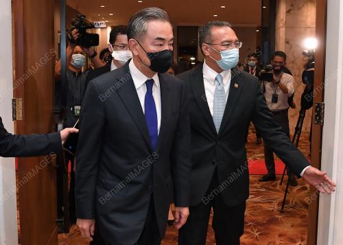 DATUK SERI HISHAMMUDDIN TUN HUSSEIN & WANG YI