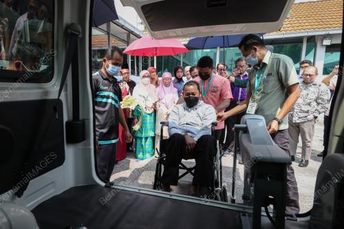 DATUK SERI DR WAN AZIZAH WAN ISMAIL