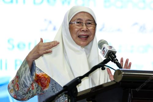 DATUK SERI DR WAN AZIZAH WAN ISMAIL