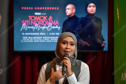 KONSERT PERTAMA TOMOK DAN SITI NORDIANA