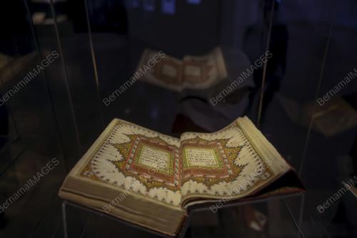 PAMERAN MENELUSURI SENI ISLAM