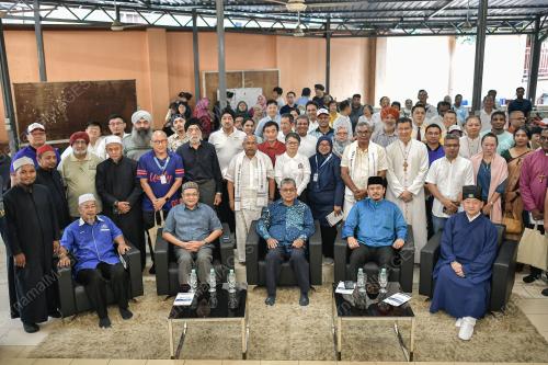 DATUK AARON AGO DAGANG