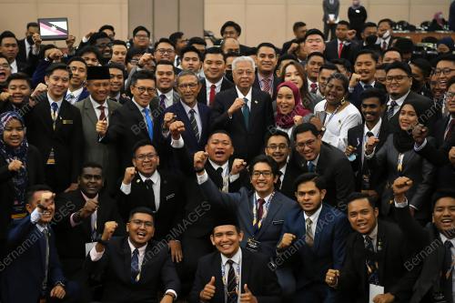 DATUK SERI ISMAIL SABRI YAAKOB