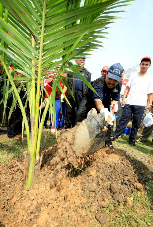 JAMIL KHIR BAHAROM