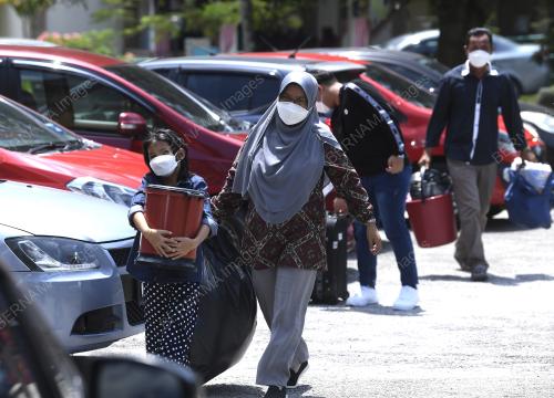 PELAJAR UIAM KEMBALI KE KAMPUS SECARA BERPERINGKAT