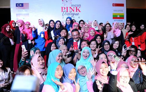 KL09_15112016_ASEAN_PINK