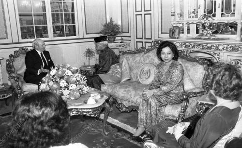 KL09_16012015_AGONG_PESYURUHJAYA_TINGGI