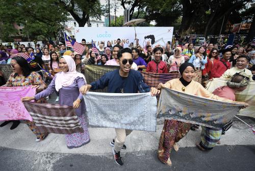 KL09_16092018_SARONG