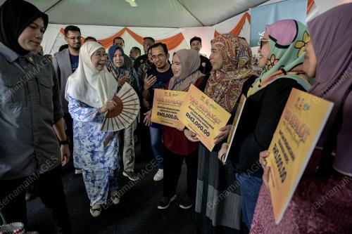 DATUK SERI DR WAN AZIZAH WAN ISMAIL