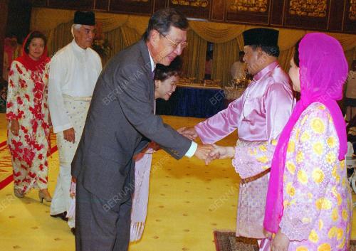 KL09_16122001_AGONG_HARI_RAYA