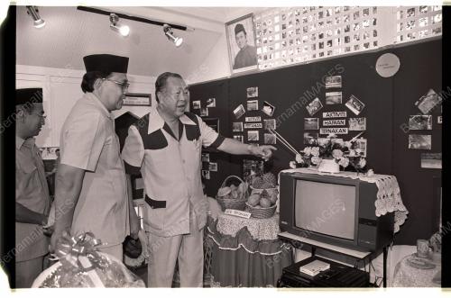 SULTAN SELANGOR LAWAT TAMAN PERTANIAN BUKIT CERAKAH
