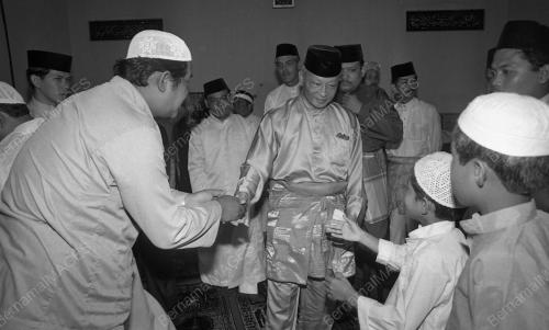 KL09_18022015_AGONG_SOLAT