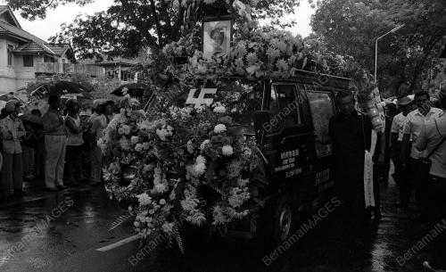 KL09_18022015_PENGEBUMIAN
