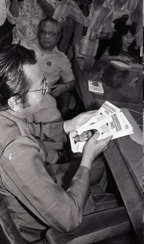 DR. MAHATHIR MOHAMAD