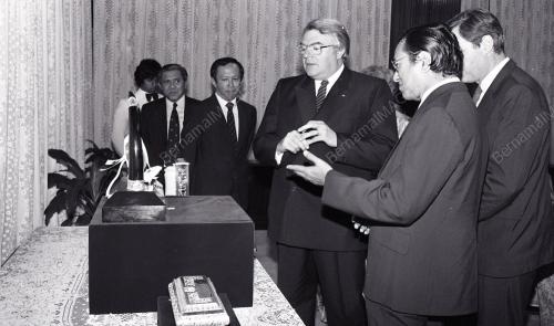 DISEMBER 1982