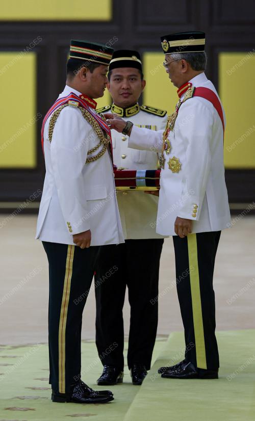 AL-SULTAN ABDULLAH RI'AYATUDDIN AL-MUSTAFA BILLAH SHAH