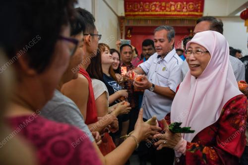DATUK SERI DR WAN AZIZAH WAN ISMAIL