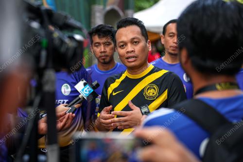 NIK NAZMI NIK AHMAD