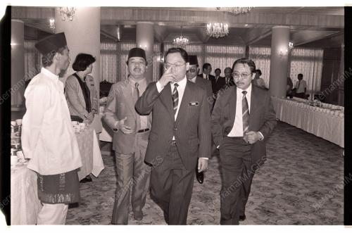ANGKAT SUMPAH