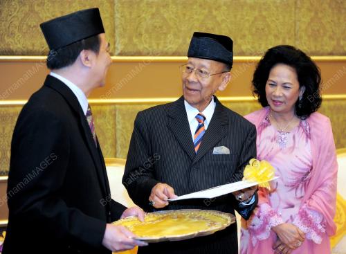 KL09_20022012_AGONG