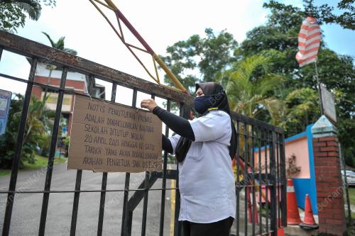PENUTUPAN SEKOLAH AKIBAT COVID-19
