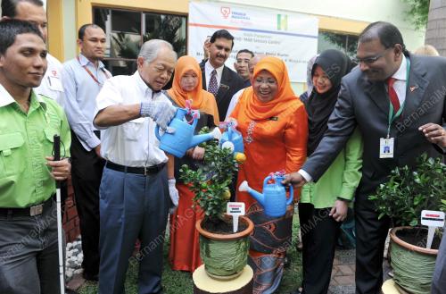 DATUK SERI ROHANI ABDUL KARIM
