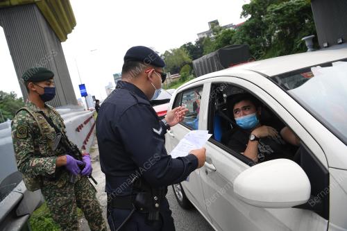 TINJAUAN BARISAN HADAPAN