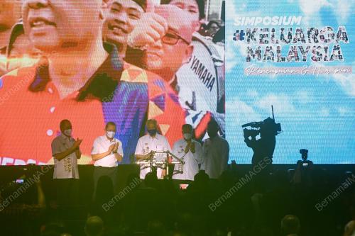 DATUK SERI ISMAIL SABRI YAAKOB