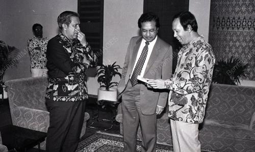 DR. MAHATHIR MOHAMAD