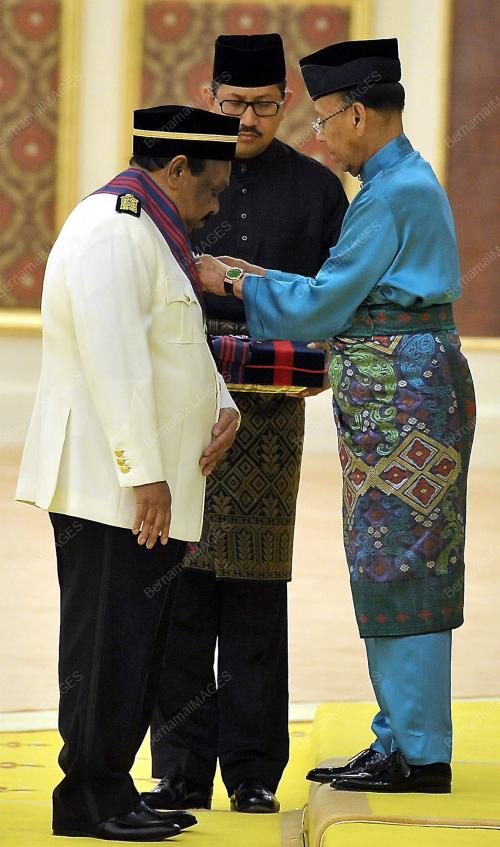 KL09_21112013_AGONG_PINGAT