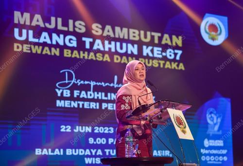 FADHLINA SIDEK