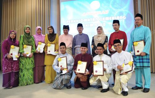 TUN ABDULLAH AHMAD BADAWI