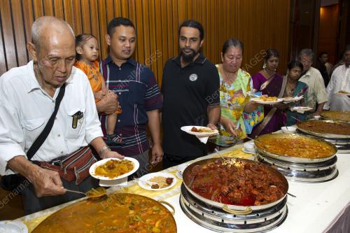 KL09_22102014_MIC_DEEPAVALI