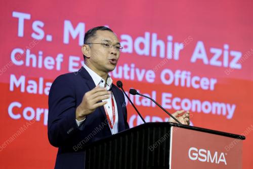 MAHADHIR AZIZ