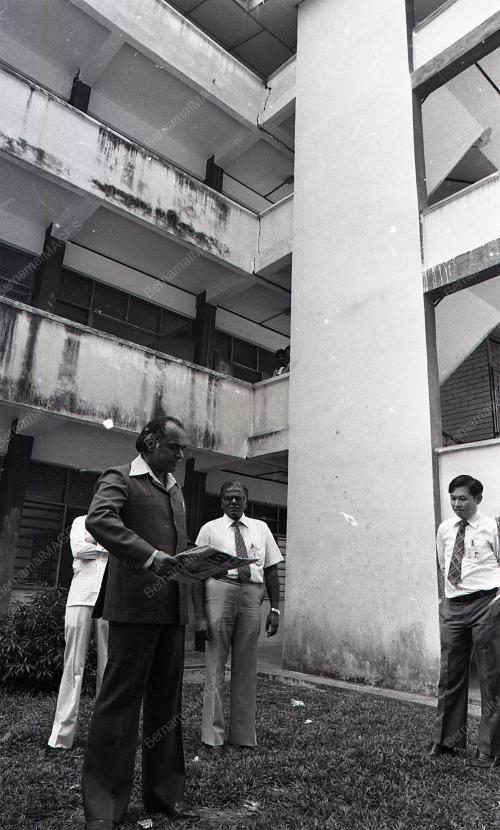 SEKOLAH